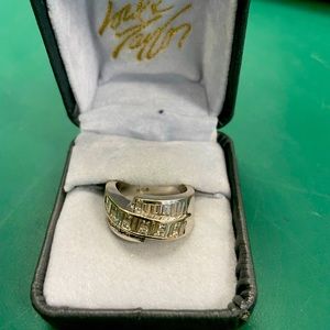18 Kt. White Gold Diamond Ring - Size 8